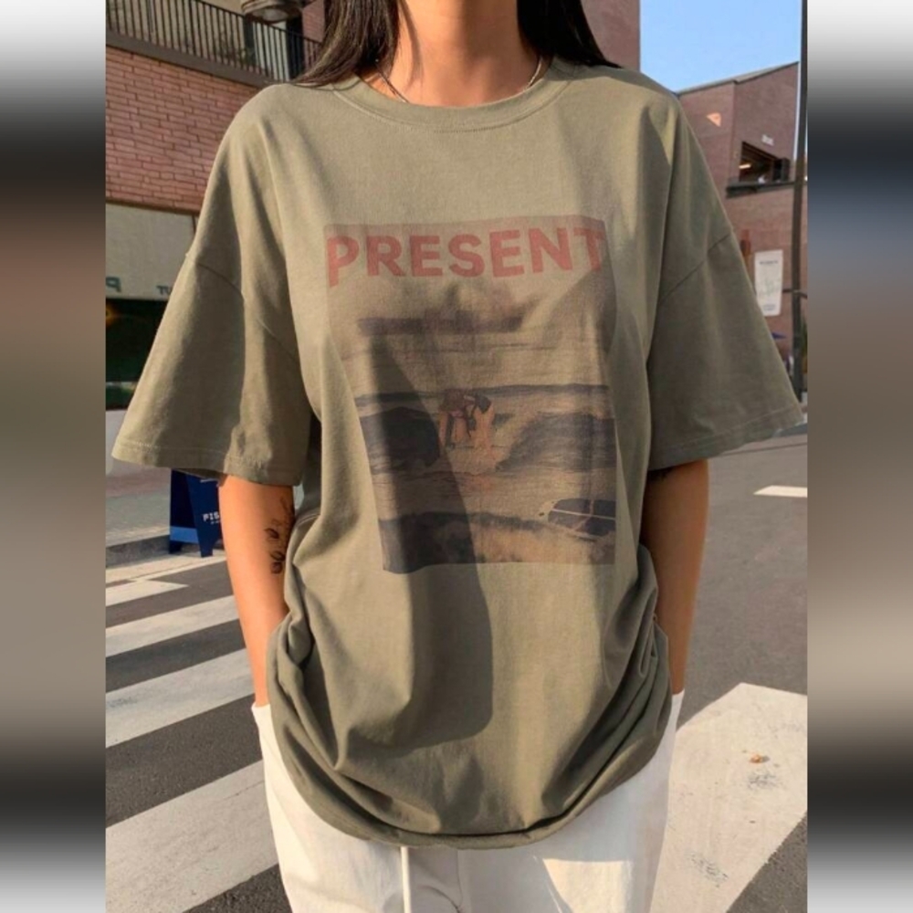 Dazy Letter Graphic Drop Shoulder Tee